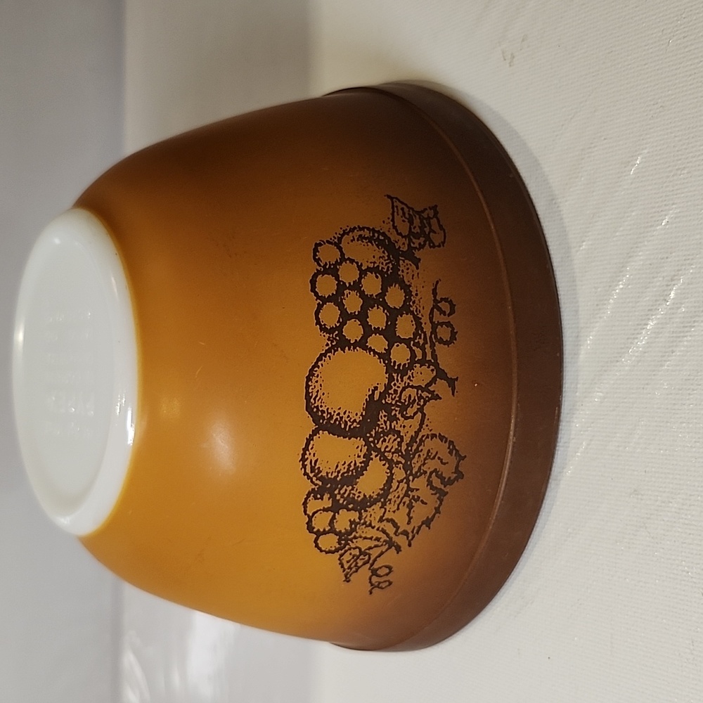 #1) Vintage Pyrex Old Orchard pattern nesting mixing bowl 401-750 ml USA